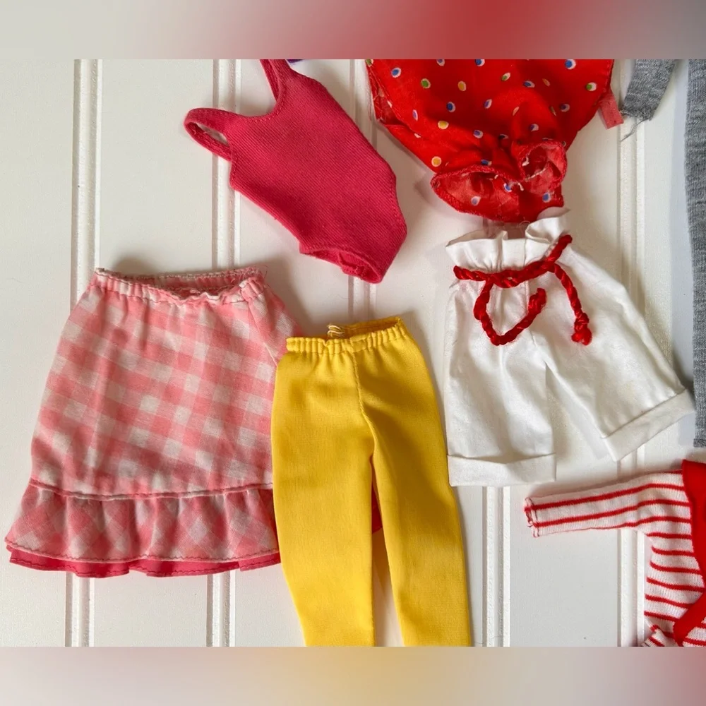 Huge lot of vintage Barbie & Skipper doll clothes & accessories from 1980s